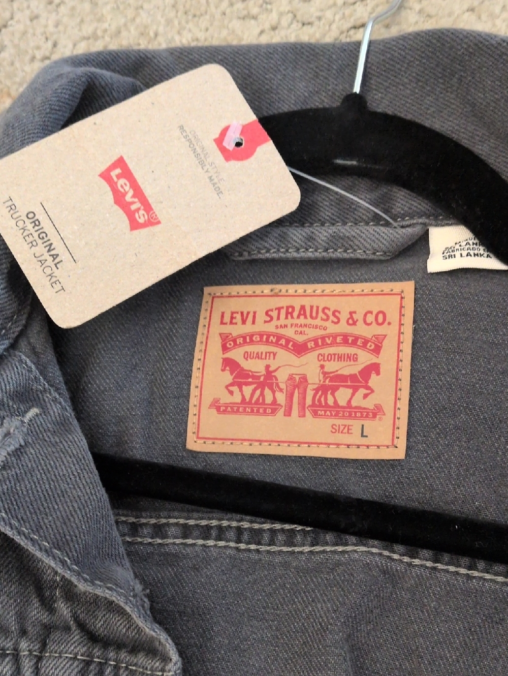 Levi's Women's Faded Gray Black Denim Trucker Jacket - Picture 2 of 11